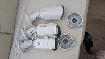 Hikvision DS-2CD2212-I5 3ks - 3