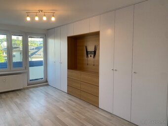 Moderný 2 - izb. byt s balkónom na Strede, P.B. - 3