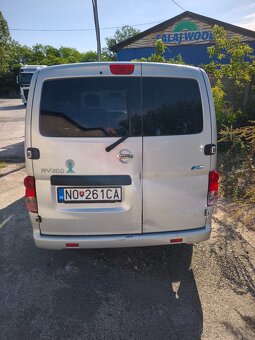 Predám Nissan NV200 (2012, 5-miestny) - 3