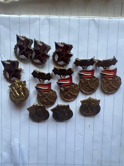 Odznaky 12 kusov cena spolu 6€ - 3
