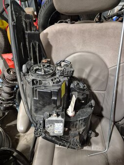 Hyundai i40 predne svetla (2012-2015) xenonove 10 pin - 3