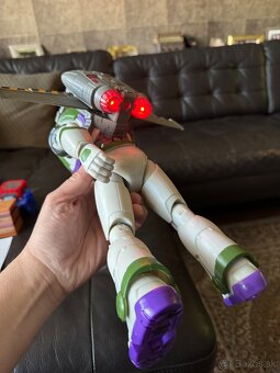 BUZZ LIGHTYEAR - 3