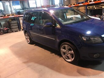 Volkswagen Touran 2.0 TDI DSG 2011 - 3
