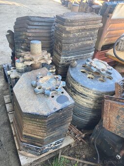 Predám zadné a predné závažie na Zetor crystal - 3