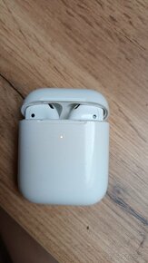 AirPods 1 (v AirPods 2 case) - 3