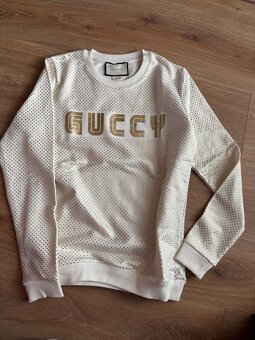 GUCCI - biela mikina so zlatými bodkami - 3