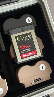 2x 128GB SD+2x 128GB CF Express karty - 3