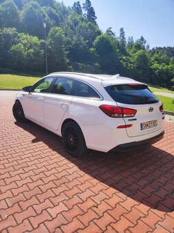 Hyundai i30 1,6 CRDi automat - 3