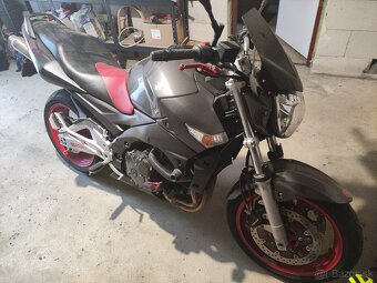 Suzuki gsr 600 - 3