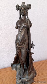 Soška ženy - 3