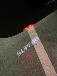 Škoda Superb 3 / LED projektory na dvere / LOGO SUPERB - 3