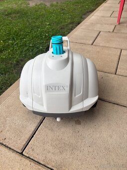 Predám bazenovy vysávač intex - 3