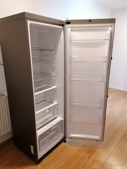 monoklimatická chladnička SAMSUNG RR35H6165SS/EO - 3