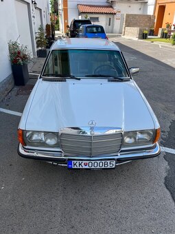 Mercedes Benz 230CE C123 Coupe /w123 - rv 1982 Biele SPZ - 3