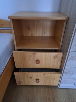 Posteľ s matracom + stolík - 3