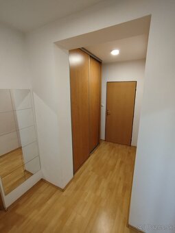 1-izbový byt s klimatizáciou a parkovacím miestom - 3