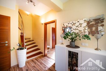 Predaj zariadeného rodinného domu s veľkým pozemkom v obci S - 3