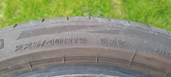 predám letne pneu brigestone 225/40 R19 93Y - 3