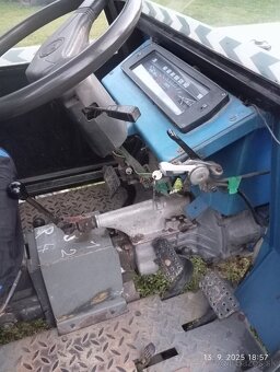 Malotraktor z náradím - 3