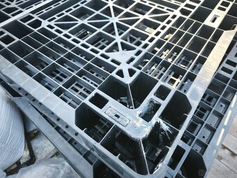 Predám plastové palety - 3