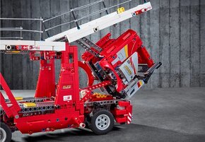 LEGO Technic 42098 Kamión na prepravu automobilov - 3