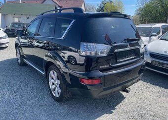 Mitsubishi Outlander 2.2 DI-D 4x4 7 MÍST nafta manuál 130 kw - 3