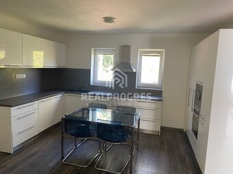 Na predaj dom s tromi bytovými jednotkami na Zobore - 3