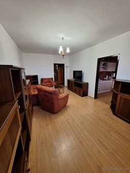 Prenájom 2 izbový byt s loggiou, sídlisko Západ, SNV - 3