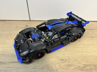 Lego Technic 42176 Porsche GT4 e-Performance - 3