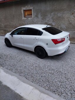 Kia Rio Sedan - 3