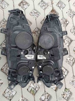 Predné svetla Fiat Croma 2008 - 3