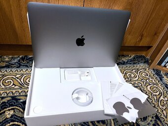 P: Apple Macbook Air M1 Space Grey - 16GB RAM - 256GB SSD - 3