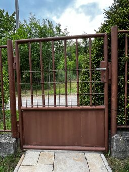 Brána, bránička a plotové diely - 3