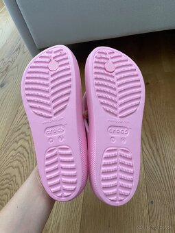 Crocs ruzove slapky baby pink mierna platforma 37 - 3