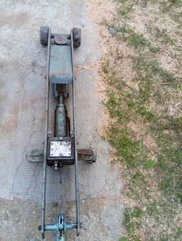 Hydraulický zdvihák.,. - 3