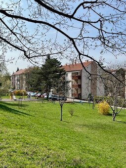 2-izb.byt Kalvária, balkón - 8.mája, vlastné kúrenie - 3