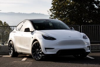 Tesla Model Y Performance - 3