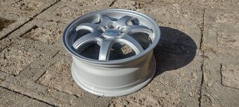 Alu Disky Alutec 7Jx16H2 5x114,3 ET38 - 3