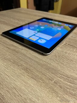 9.7” tablet iPad 5.generacia 128GB Space Gray TOP stav - 3