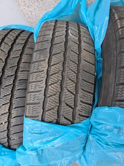 Predám zimné pneumatiky 215 /60/R17 - 3