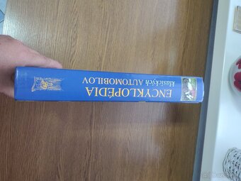 ENCYKLOPÉDIA KLASICKÝCH AUTOMOBILOV - 3