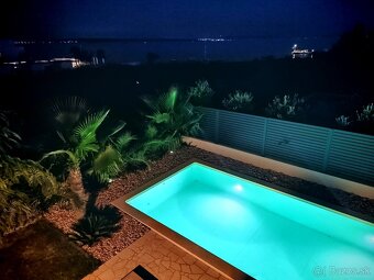CHORVÁTSKO - Atraktívna vila s bazénom 70m od mora-PRIVLAKA - 3