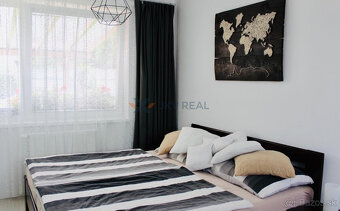 Prenájom - slnečný 2-izbový byt s veľkou terasou a záhradou - 3