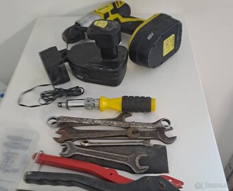 Rôzne náradie a kľúč - 3