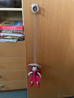 Detská drevená hračka na pružine. - 3