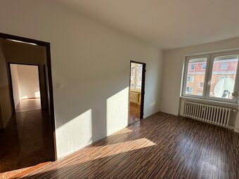 Ponúkam na predaj 2 izbový byt v centre mesta na 3.poschodí - 3