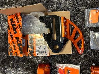 Ktm exc/ sx cnc diely, chrániče, six days, powerparts - 3