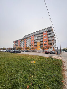 SENEC - NA PREDAJ 2 izbový byt s vlastným parkovaním, pri St - 3