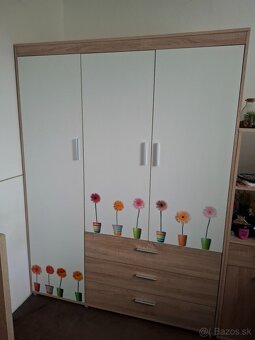 Šatnikova skrina - 3