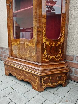 Intarzovaná vitrína - 3